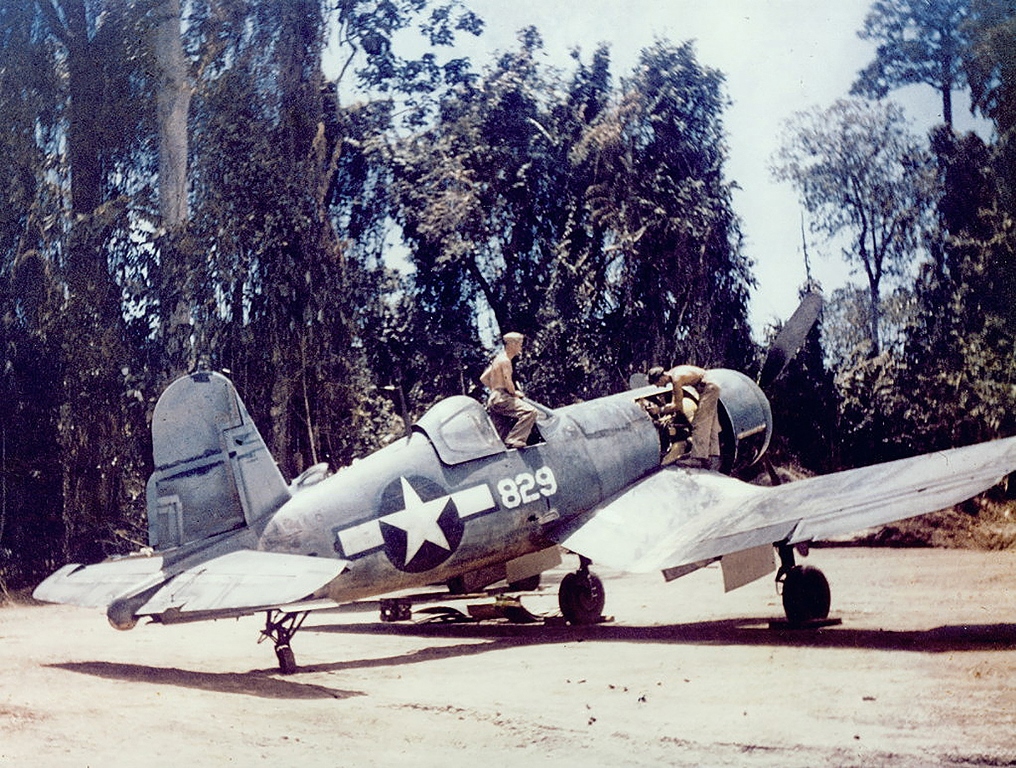 F4U_22_Vought-F4U-1A-Corsairs-VMF-214-White-829-at-Munda-Point-1943-01